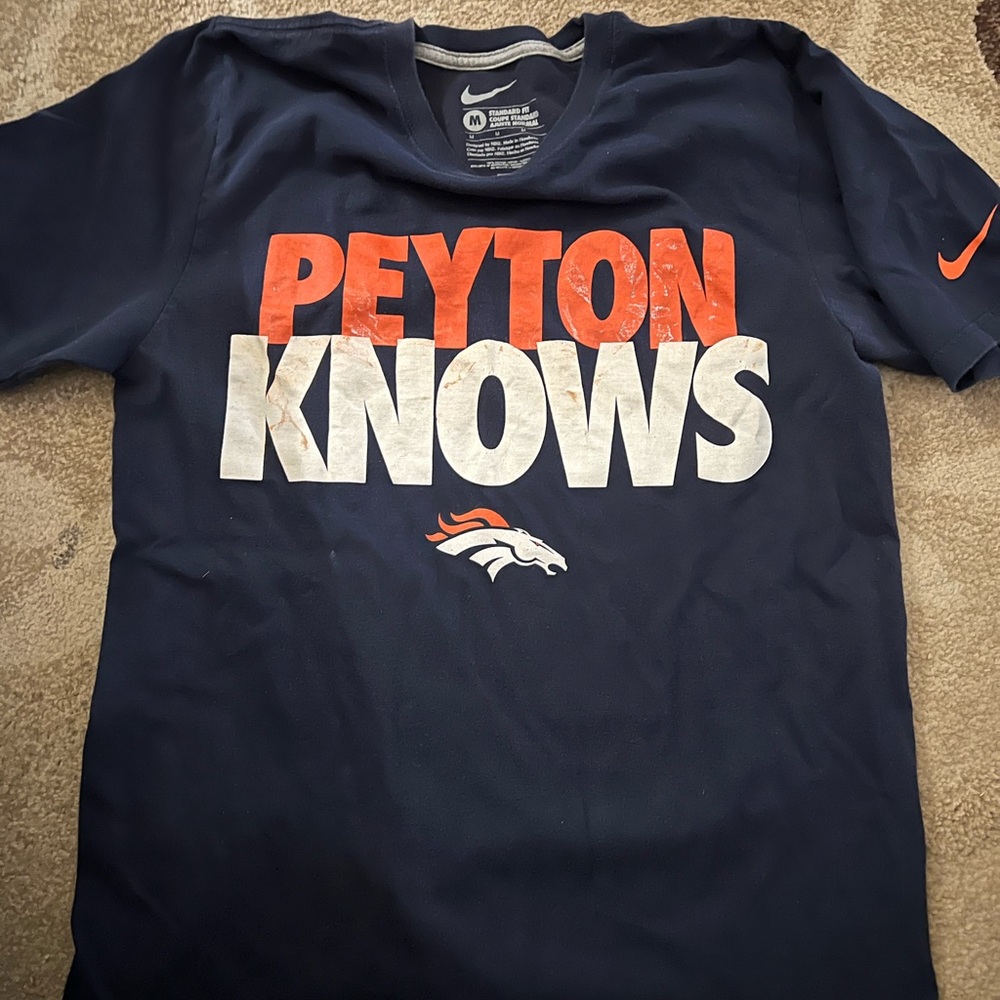 Vintage Nike ‘Peyton Knows’  Navy T-Shirt with Orange Swoosh Size Med Unisex